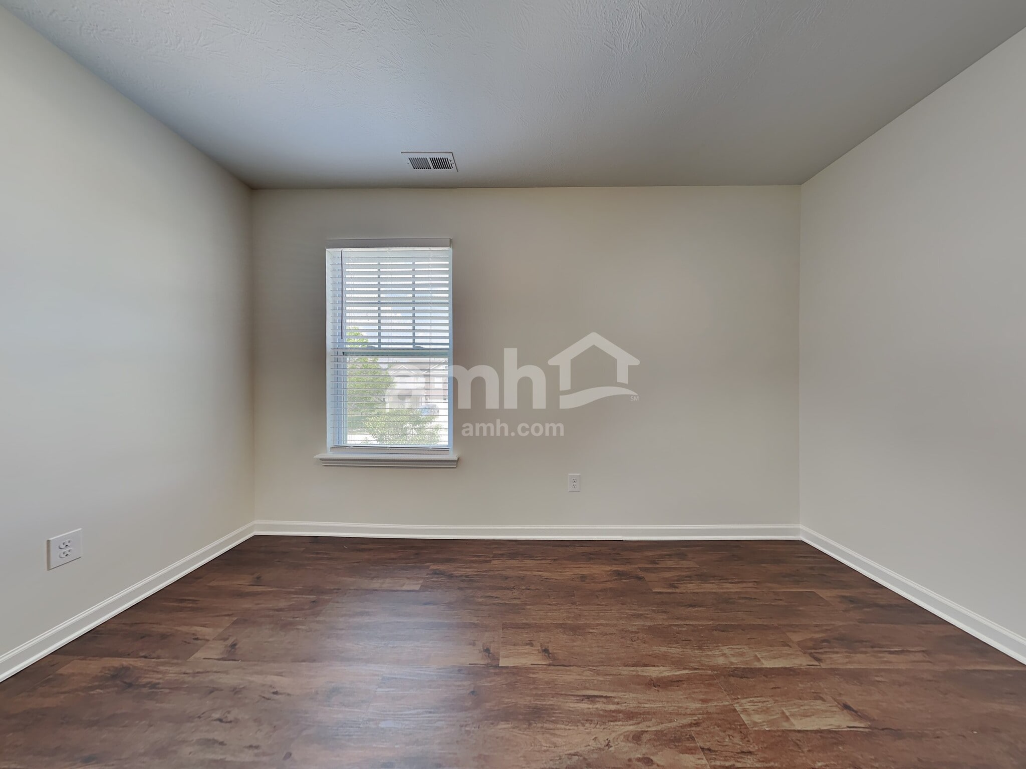 Building Photo - 15469 Destination Dr