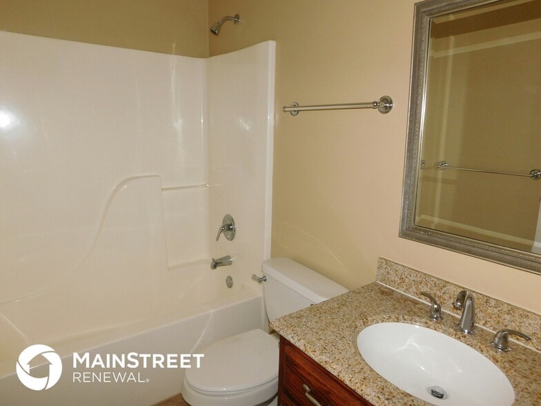 Building Photo - 1688 Sarah Ann Dr W