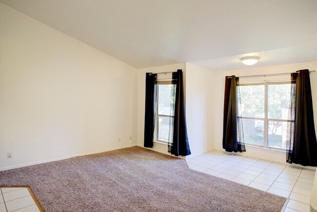 Building Photo - Now Available! Gated 2BR/2BA Condo in N Arlington!