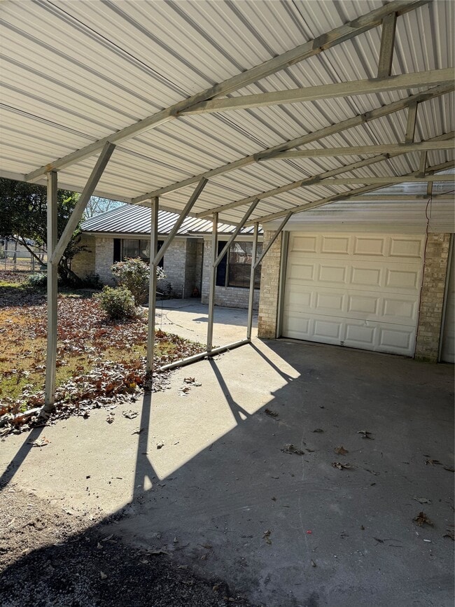 Building Photo - 512 County Rd 2222