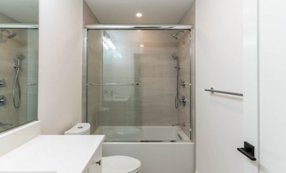 Building Photo - 278 Lamartine St