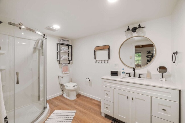 Building Photo - Furnished Modern Loft in Ottery Bay