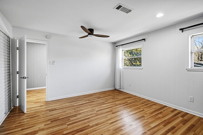 Building Photo - 822 N Coolidge St