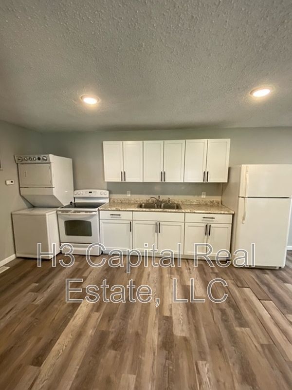 Building Photo - 4900 Maryville Rd