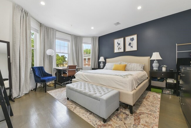 Building Photo - 224 M St