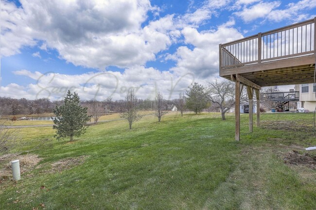 Building Photo - STUNNING GRAIN VALLEY HOME!!!