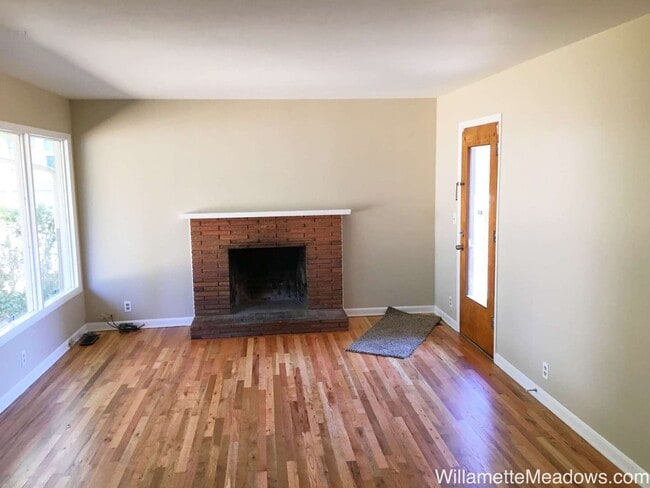 Building Photo - Charming Updated 3 Bedroom Home with A/C, Garage & Fenced Backyard in South Salem