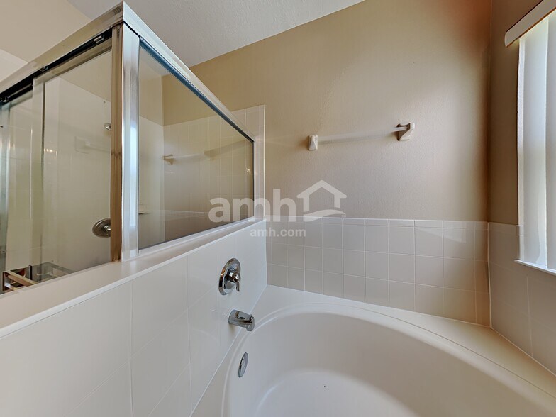 Building Photo - 9955 Shadow Creek Dr