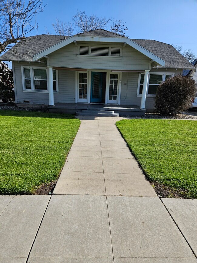 Building Photo - 606 F St