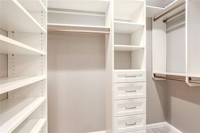 Building Photo - 4624 Mountain Creek Dr