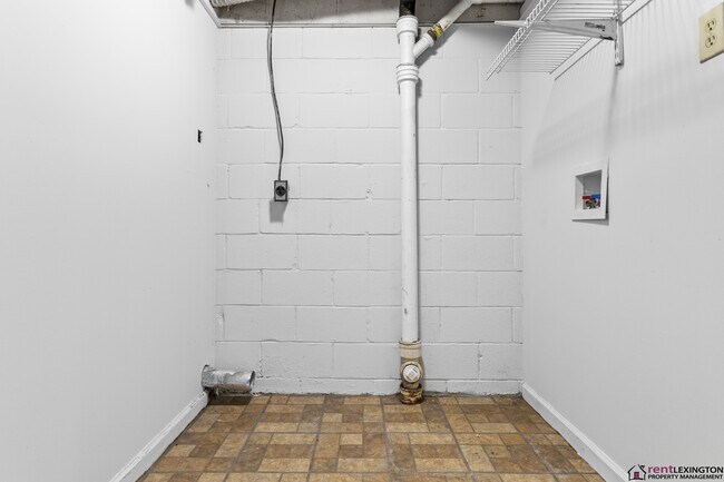 Building Photo - 3330 Tisdale Dr