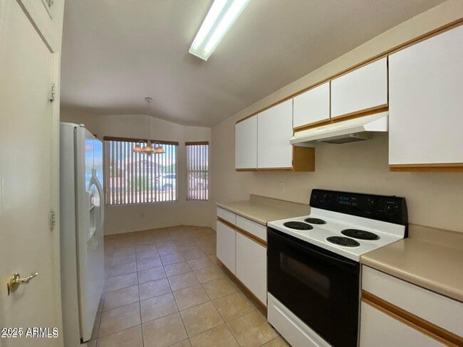 Building Photo - 1461 E La Costa Dr