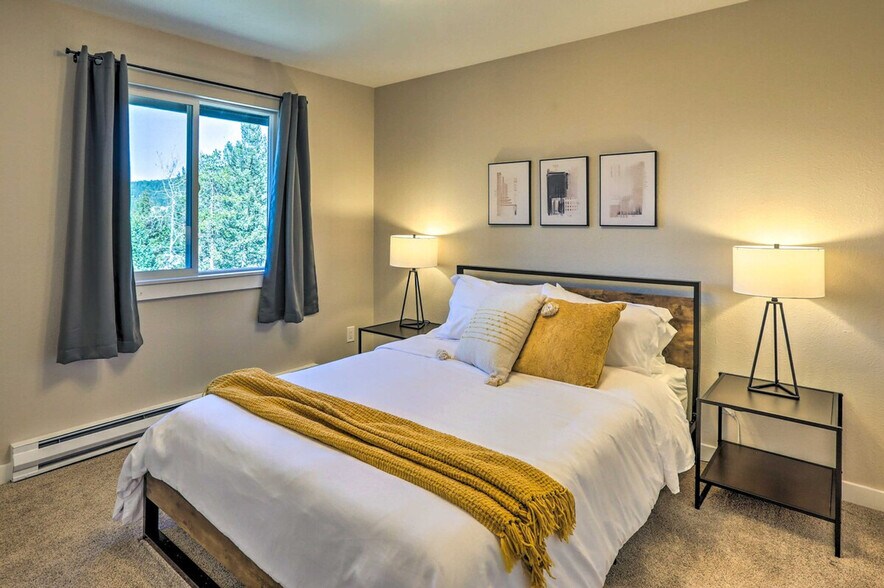 Building Photo - 9538 Fallen Rock Rd