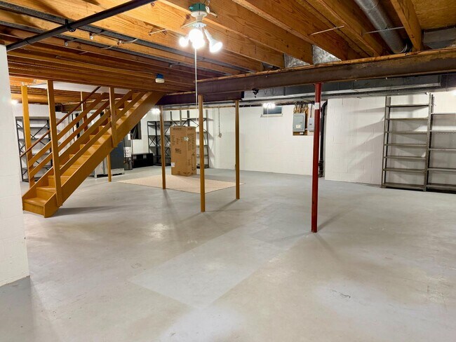 Building Photo - 6955 Salerno St NW