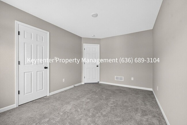 Building Photo - Spacious 4-Bedroom Home for Rent Near Butler Lake