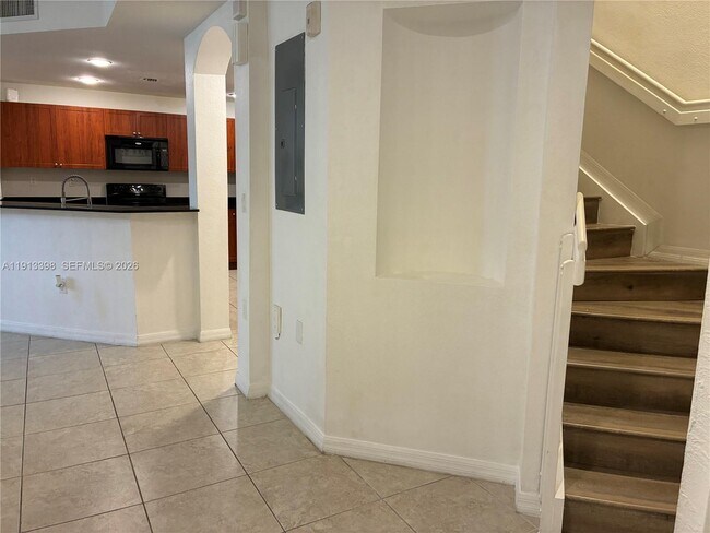 Building Photo - 8999 NW 107 Ct