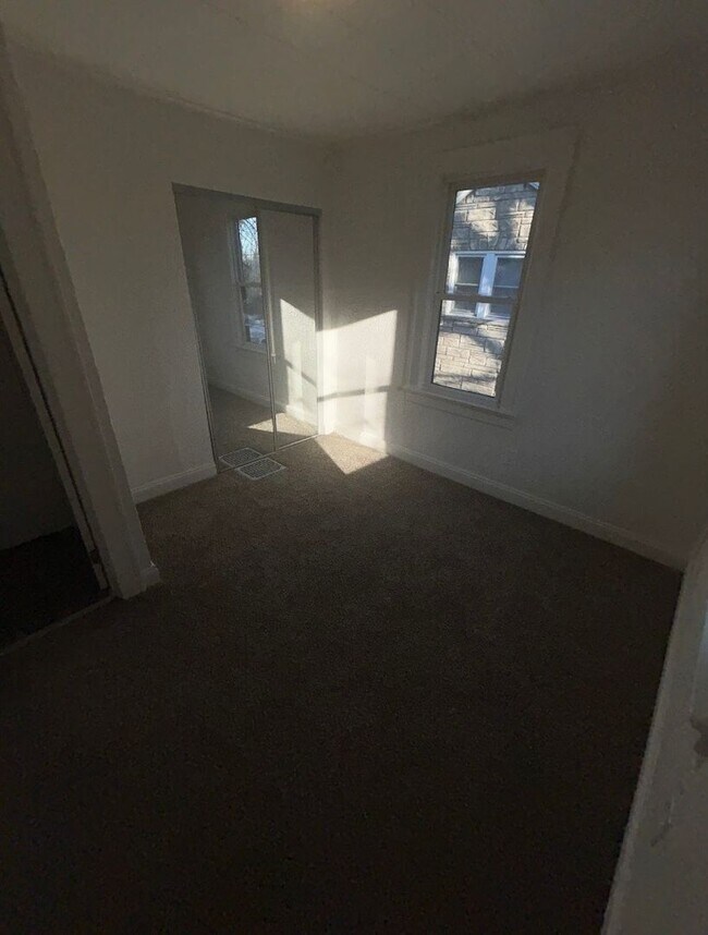 Building Photo - LIMITED TIME**1/2 OFF DEPOSIT**