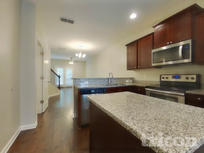 Building Photo - 121 Hickory Sta Ln