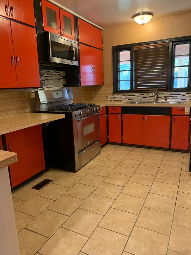Building Photo - 3420 N 55th St