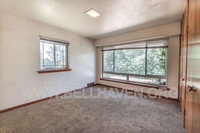 Building Photo - 5524 W Randolph Dr