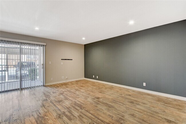 Building Photo - 5240 Indian River Dr