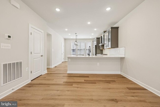 Building Photo - 7355 Mountaineer Dr