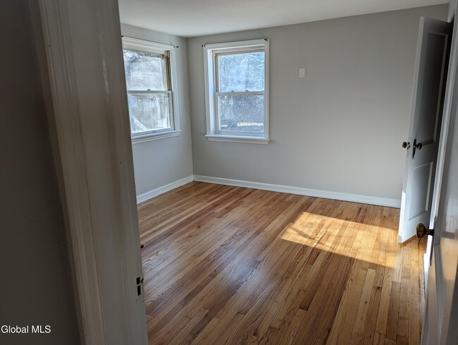 Building Photo - 73 Vly Rd