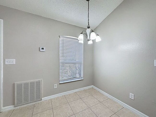 Building Photo - Charming 3-Bedroom Rental in Poinciana