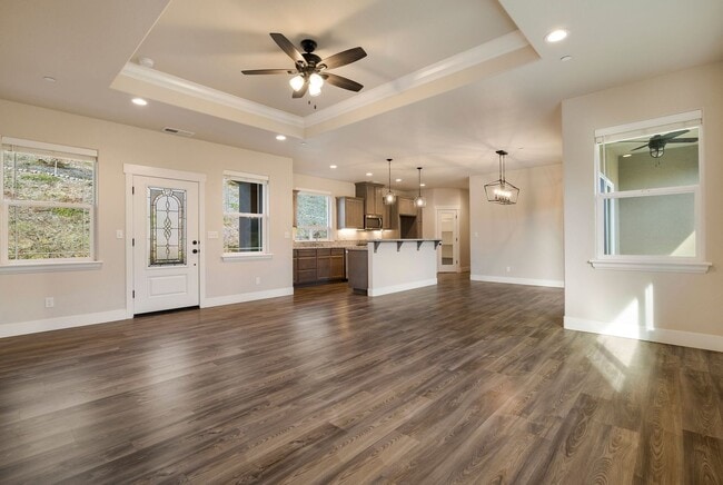 Building Photo - Discover your dream rental just minutes off the Skyway in beautiful Paradise