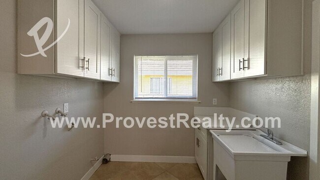 Building Photo - 18430 Niagara Dr