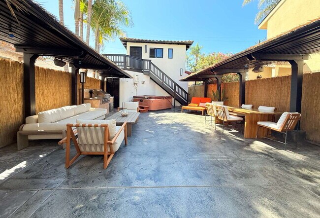 Building Photo - Experience Luxury at Windansea Beach: with...