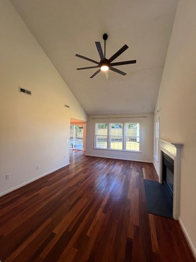 Building Photo - Recently Renovated Home in Wilmington