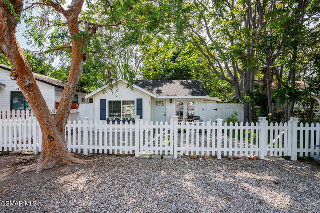 Building Photo - 2884 Crescent Way