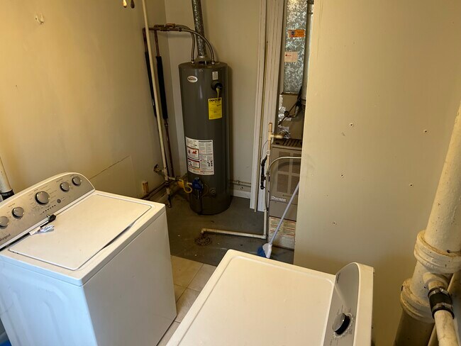 Building Photo - 909 Spruce St