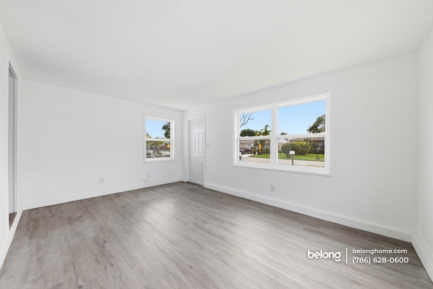 Building Photo - 170 W 23rd St