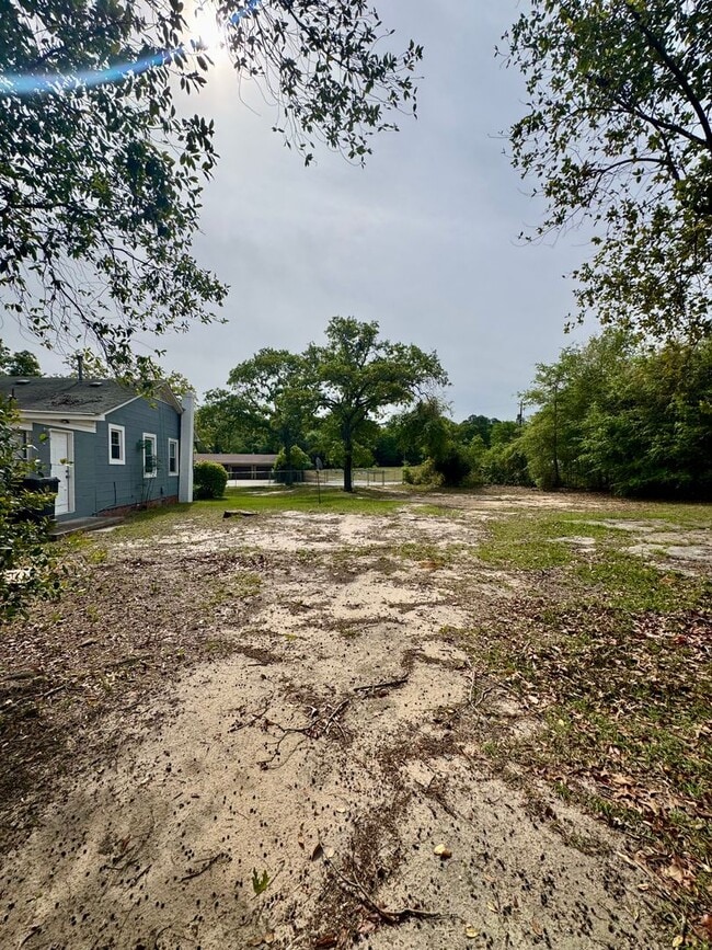 Building Photo - Unit B – Rear Home
