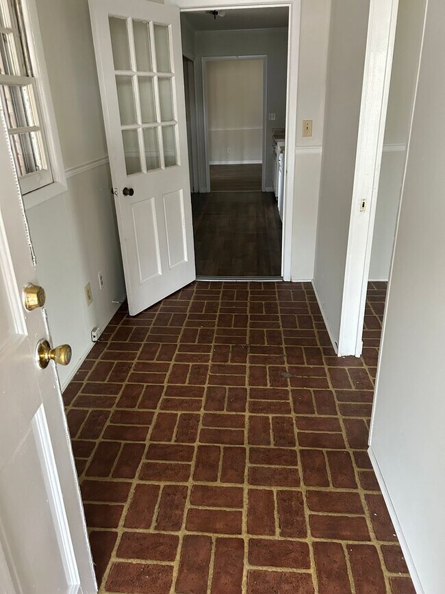 Building Photo - 321 Soperton Ave