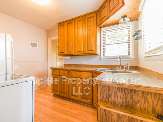 Building Photo - 1713 1st Ave NE
