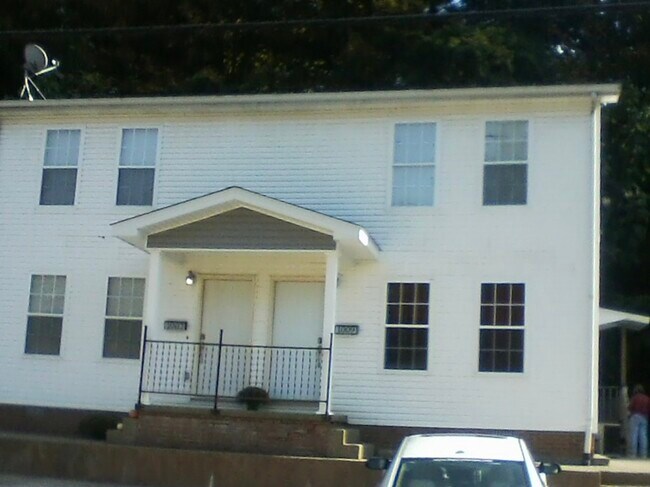 Building Photo - 1007 W 5th St