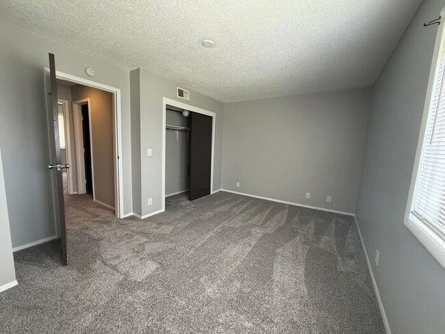 Building Photo - Cute and Convenient  South Nashville Townhouse near BNA and Woodbine - Renovated
