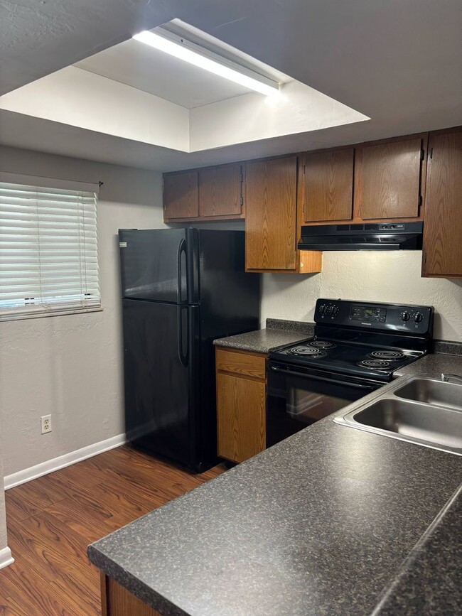 Building Photo - **Available in February* 2bd/2ba Condo close to Truman & Coffee Buff with community Pool.