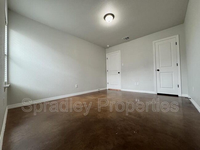 Building Photo - 204 Sparrow Cove