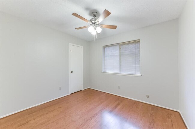 Building Photo - 5701 Village Arbour Dr