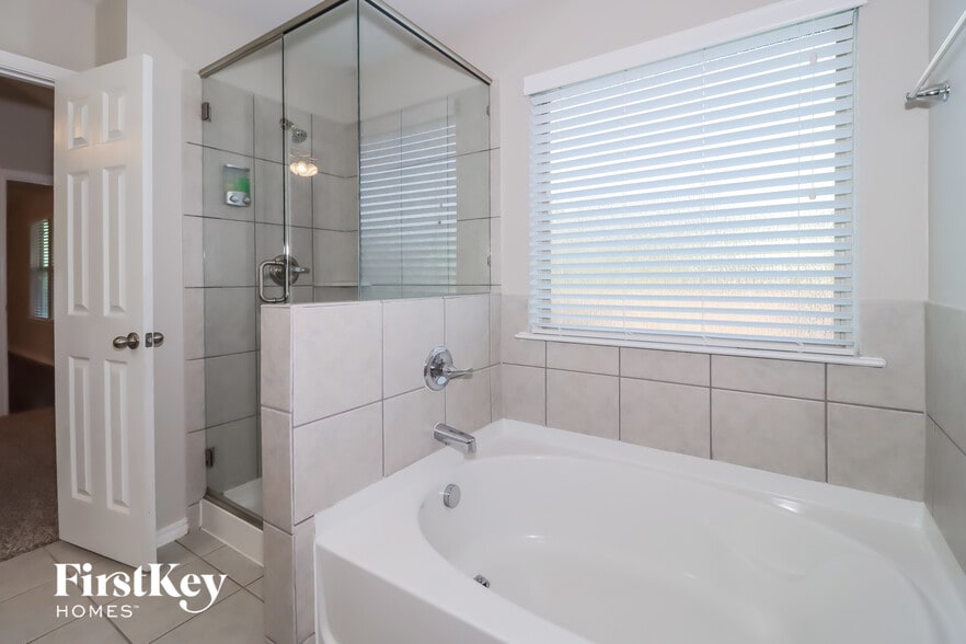 Building Photo - 2520 Doe Run