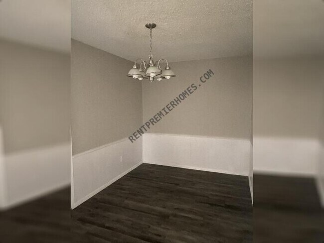 Building Photo - 6121 Singing Hills Dr