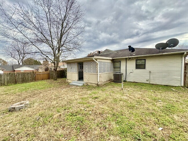 Building Photo - 6368 Leamont Dr