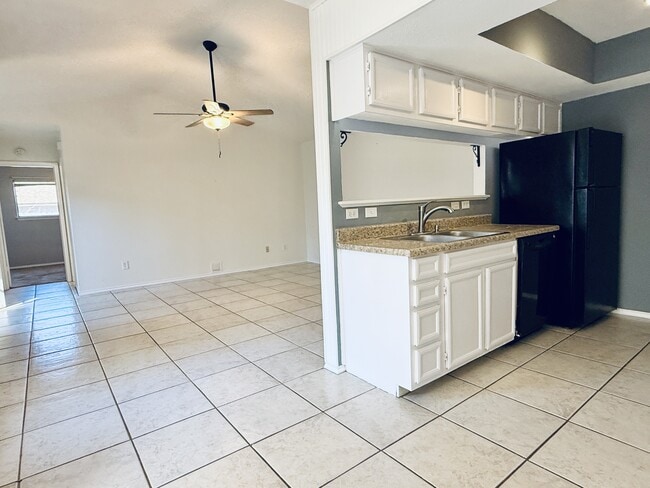 Building Photo - 621 Luther Dr