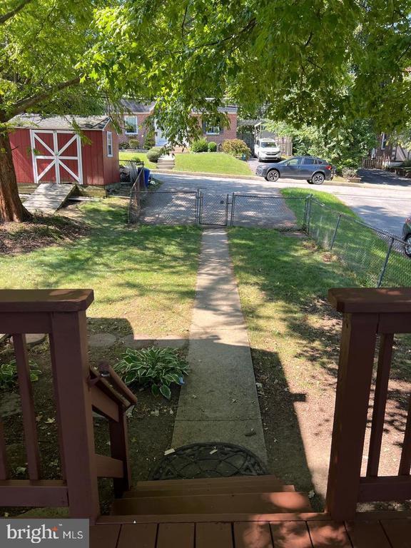 Building Photo - 237 Miner St