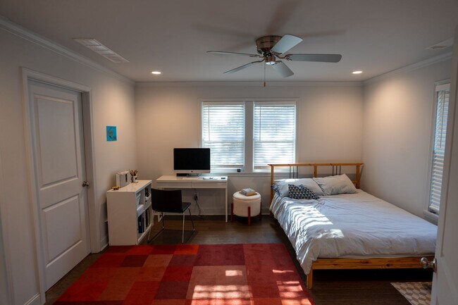 Building Photo - Normaltown home, a Charming 3 bedroom/ 2 bathroom Home Close to UGA and Hospitals!