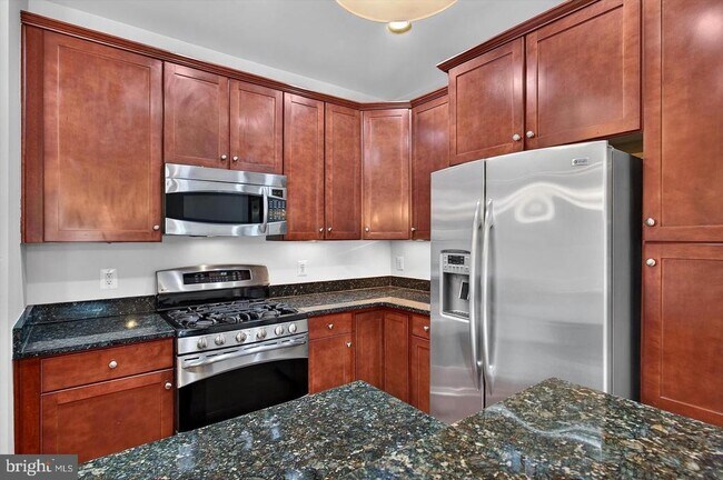 Building Photo - 43845 Centergate Dr